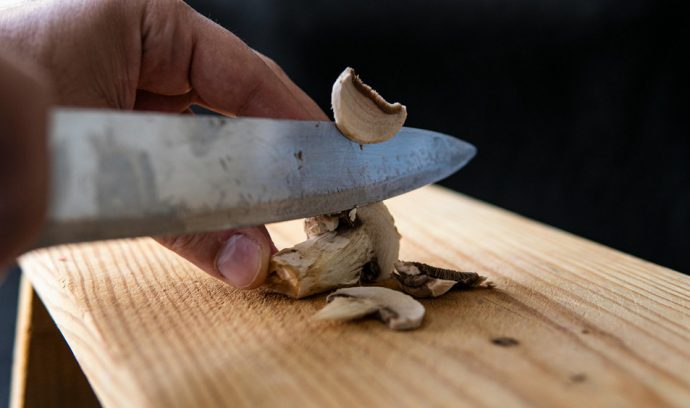 champignons-richtig-schneiden-690x408 Champignons richtig schneiden