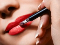 Lippenstiftflecken / Lippenstift entfernen