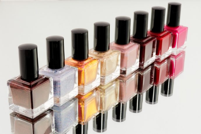 manicure-870857_1280-690x460 UV-Nagellack: Professionelle Nagelpflegeprodukte für Maniküre und Pediküre