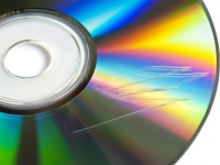 So werden verkratzte CDs und Blu-ray wieder zum Laufen gebracht