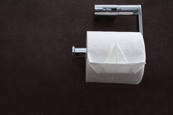 toilettenpapierhalter-so-waehlst-du-das-perfekte-modell-fuer-dein-bad-690x460 Toilettenpapierhalter: So wählst du das perfekte Modell für dein Bad